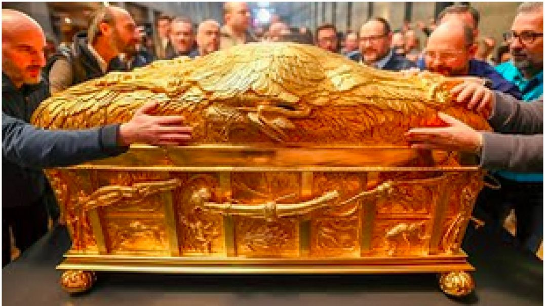 ⁣Unveiling Secrets: The Ark of Covenant Opened After Thousands of Years by Scientists